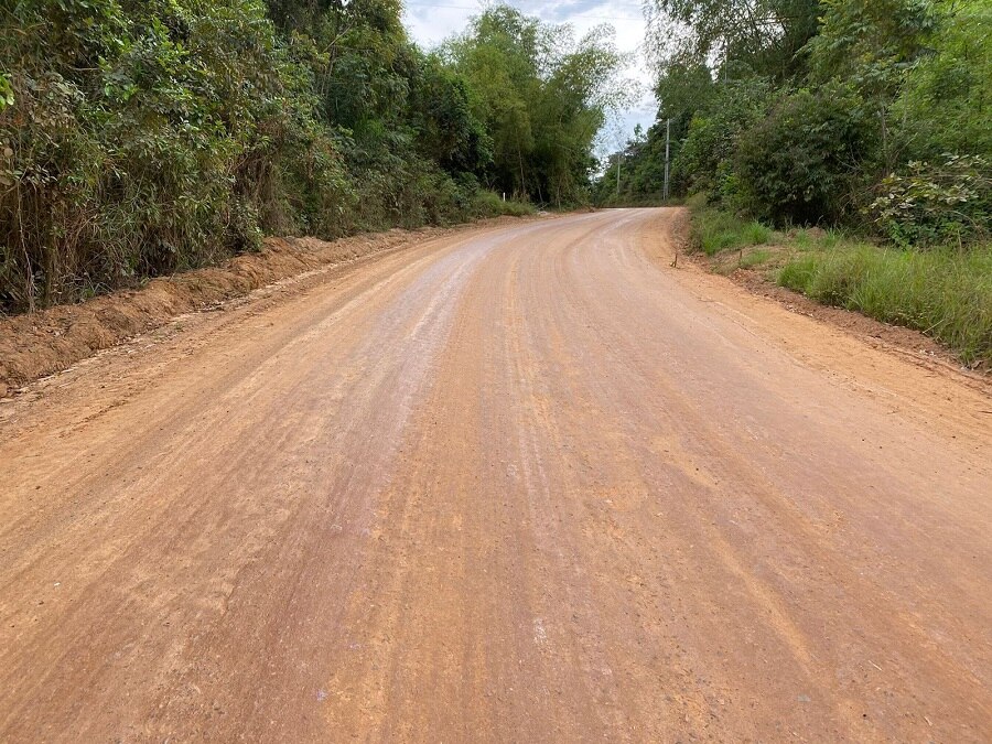 dirt road